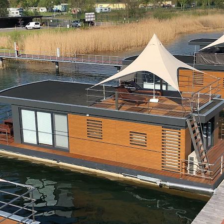ホテル Hausboot Harmonie ビッターフェルト＝ヴォルフェン エクステリア 写真
