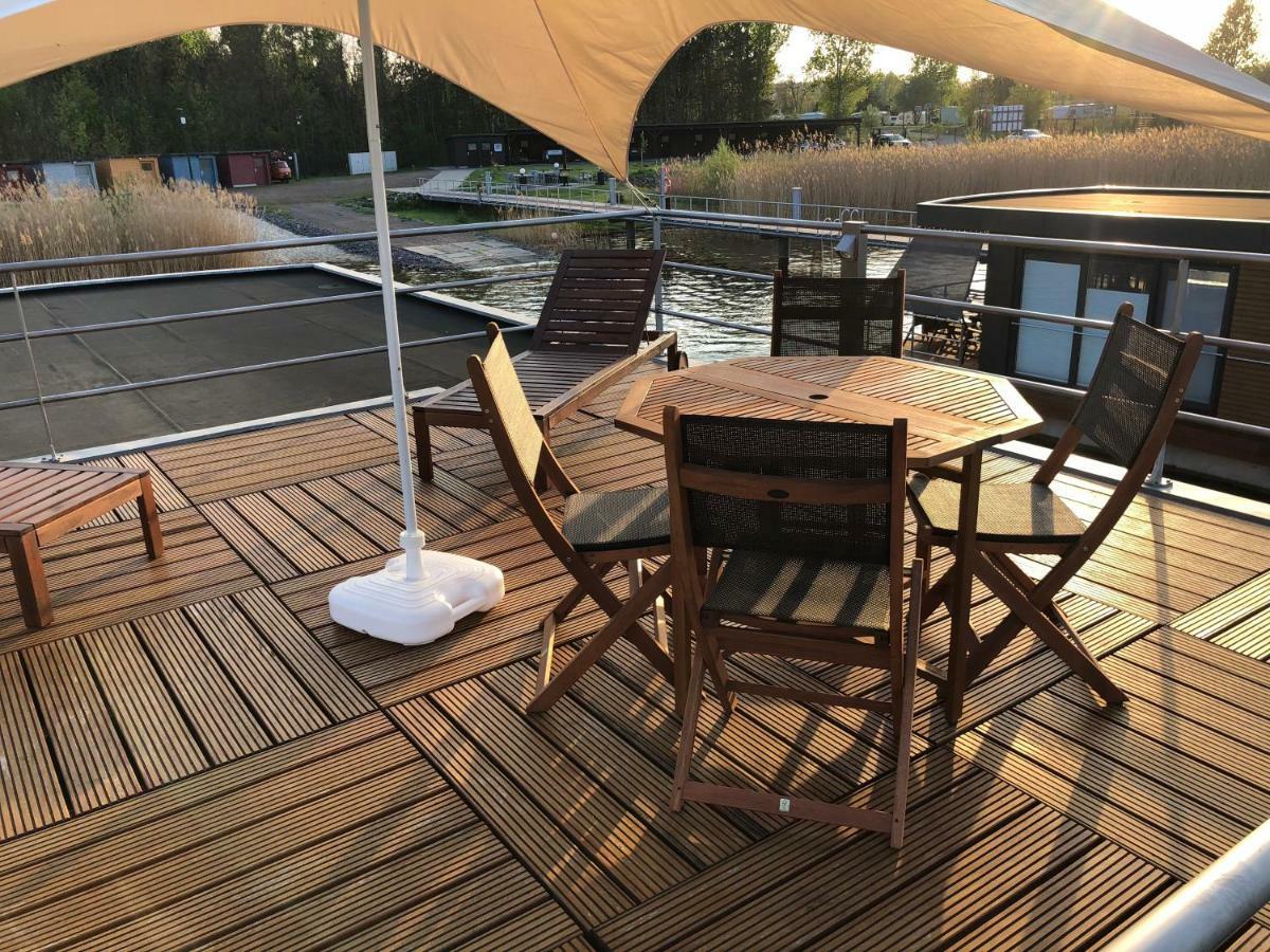 ホテル Hausboot Harmonie ビッターフェルト＝ヴォルフェン エクステリア 写真