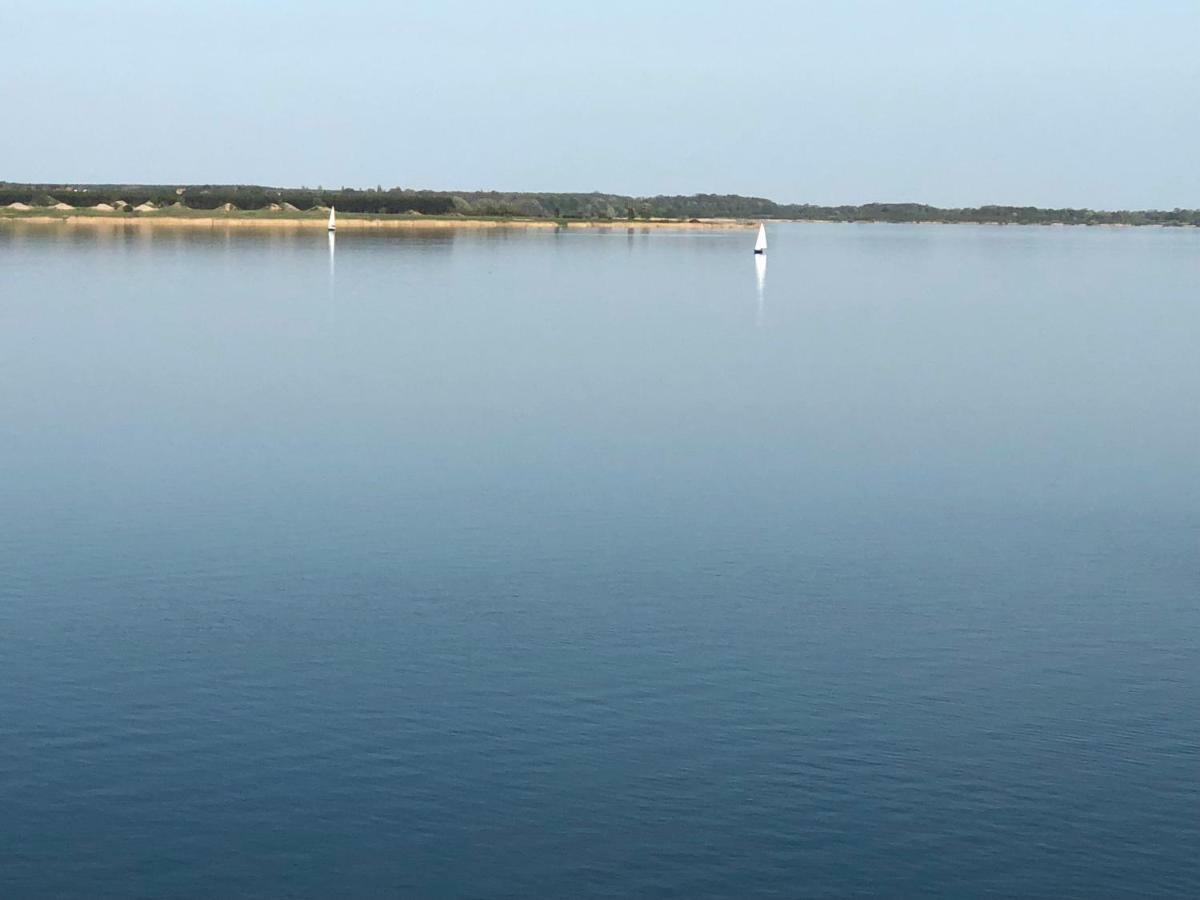 ホテル Hausboot Harmonie ビッターフェルト＝ヴォルフェン エクステリア 写真