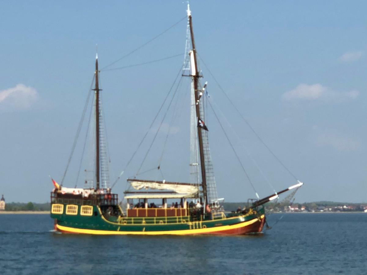 ホテル Hausboot Harmonie ビッターフェルト＝ヴォルフェン エクステリア 写真